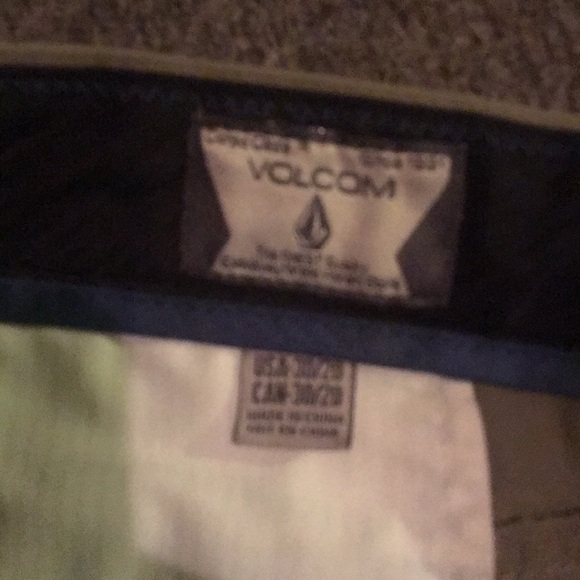 Volcom shorts - Picture 2 of 3